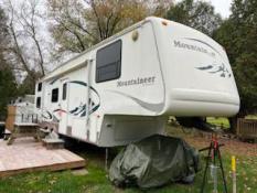 Picture of 2005 36ft Mountaineer 5th wheel